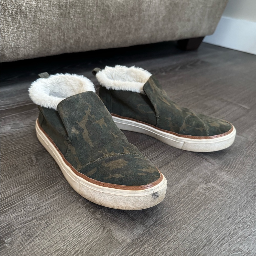 Toms Green Camouflage Slip-On Shoes